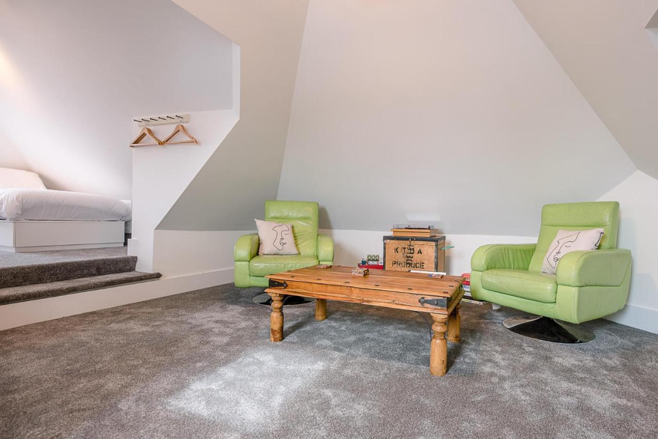 The Art Room, Holiday home *